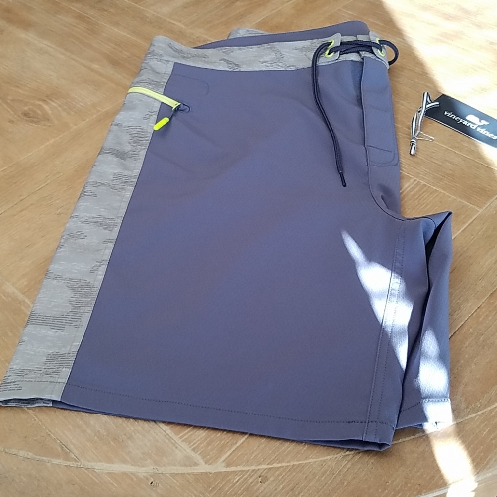 Vinvard Vines swim trunks size XL